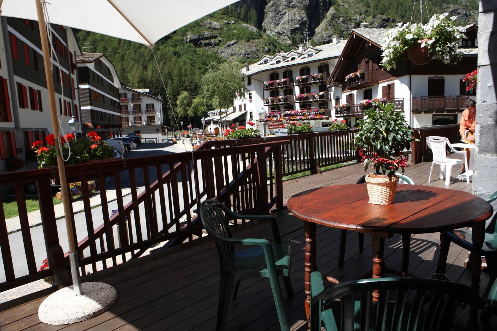 Hotel Residence Valverde Gressoney-La-Trinite Bagian luar foto