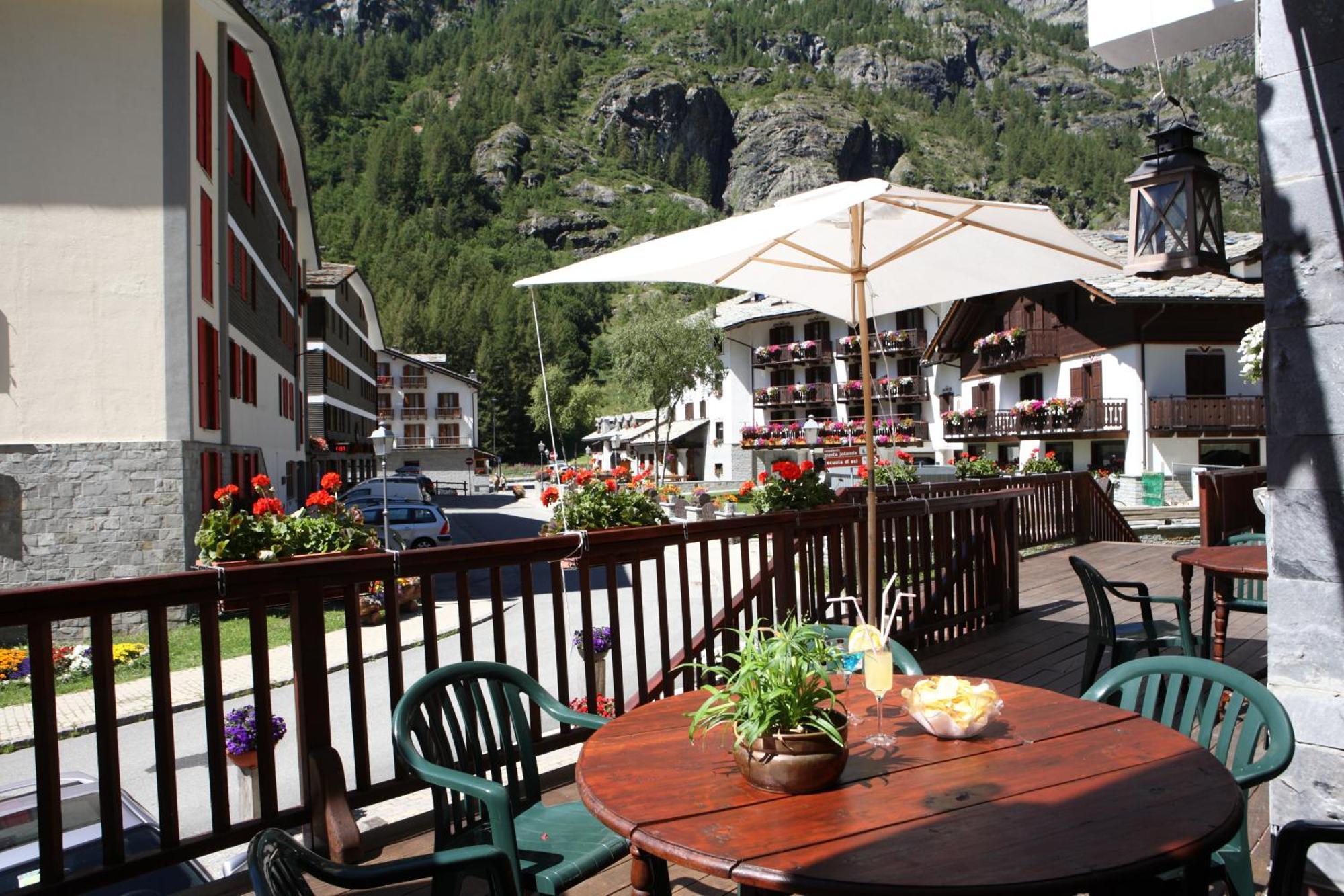 Hotel Residence Valverde Gressoney-La-Trinite Bagian luar foto