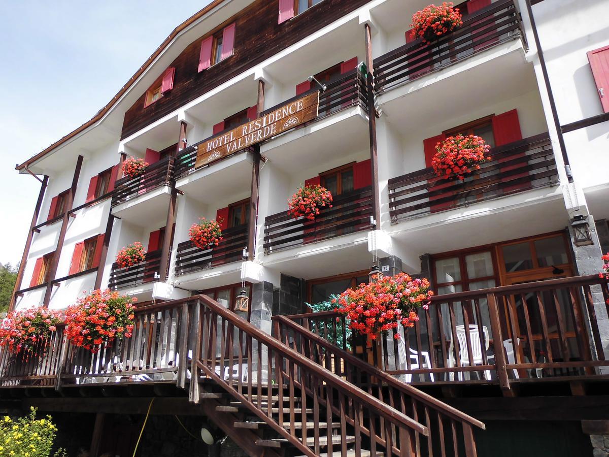 Hotel Residence Valverde Gressoney-La-Trinite Bagian luar foto